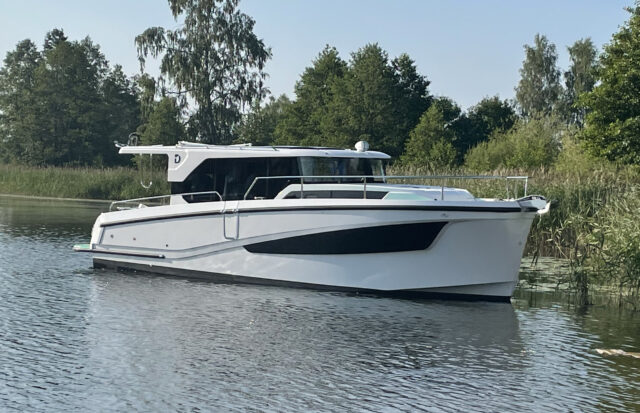 DELPHIA 10 SEDAN - NOWOCZESNY CRUISER - CENA SPECJALNA + ZIMOWANIE W CENIE!