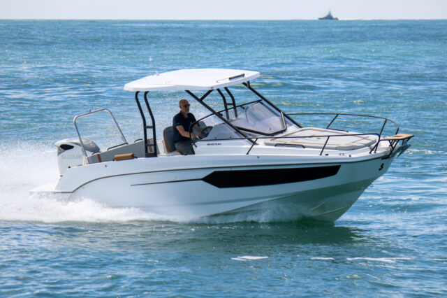 Flyer 8 Sundeck V2 Suzuki 350 KM duo propeller