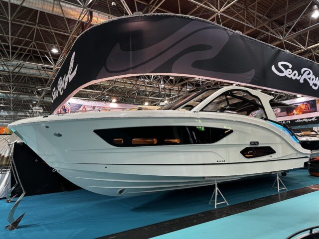 SEA RAY 370 SUNDANCER - JEDNOSTKA DEMONSTRACYJNA - GOTOWA DO ODBIORU W MIKOŁAJKACH - JEDYNA W POLSCE!